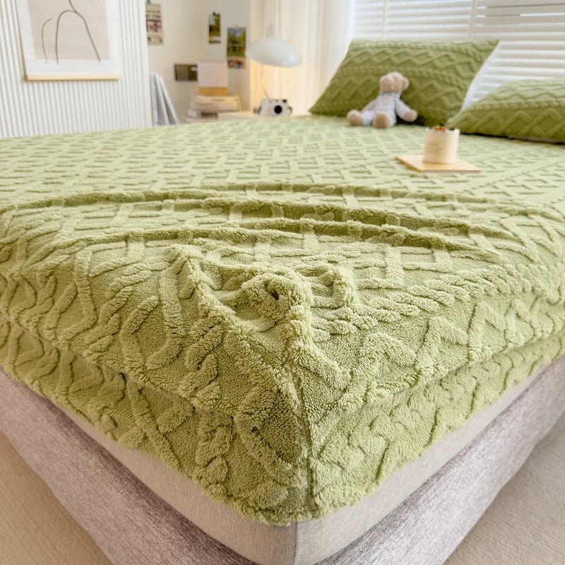 3D Embossed Velvet Bed Cover – Winter Warm Fitted Mattress Protector & Thickened Bedsheet