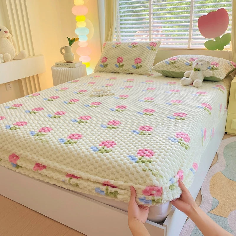 Warm Fitted Sheet Soft Velvet Bed Cover – Double Bedsheet Winter Mattress Protector Bed Linen (Pillowcase Sold Separately)