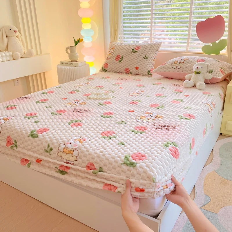 Warm Fitted Sheet Soft Velvet Bed Cover – Double Bedsheet Winter Mattress Protector Bed Linen (Pillowcase Sold Separately)
