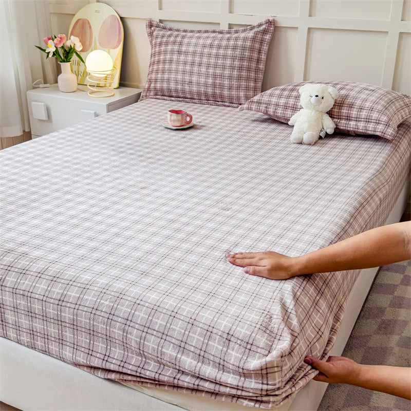 Milk Velvet Thickened Fitted Sheet – Soft Warm Winter Bedding Cow Print Dustproof Mattress Protector for Bedroom & Guest Room