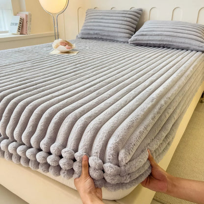Soft Warm Plush Mattress Protector Cover – Winter Couple Fitted Sheet, Black & White Plaid Elastic Bed Protection Pad