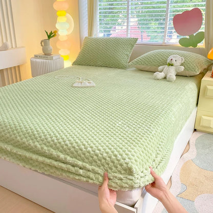 Warm Fitted Sheet Soft Velvet Bed Cover – Double Bedsheet Winter Mattress Protector Bed Linen (Pillowcase Sold Separately)