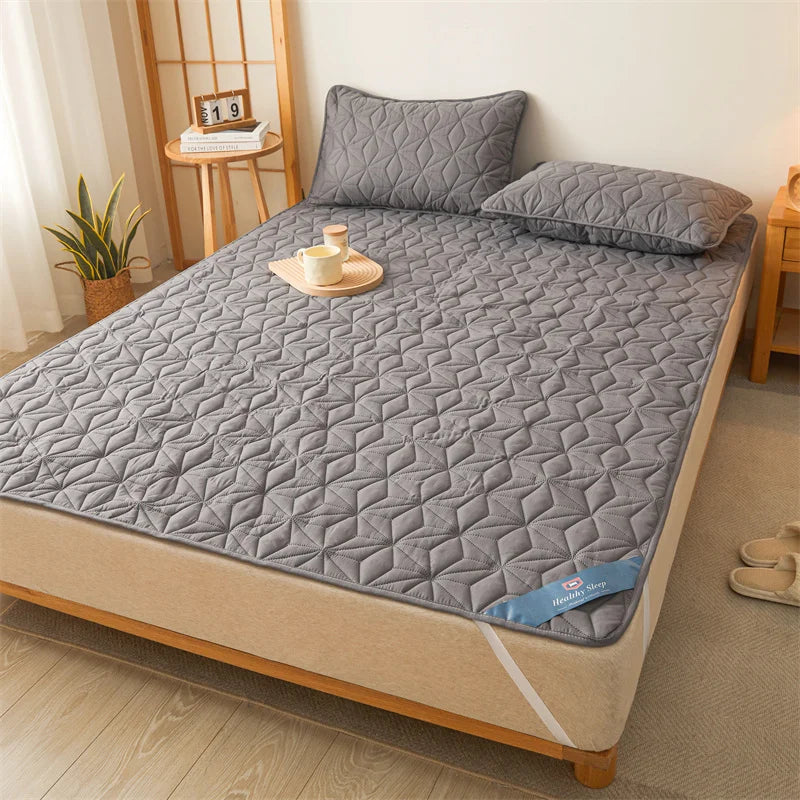 Waterproof Mattress Topper | Quilted Protector Pad | Elastic Band Fitted Bedspread | Winter Mattress Cover for Single & Double Beds (140/160 cm)