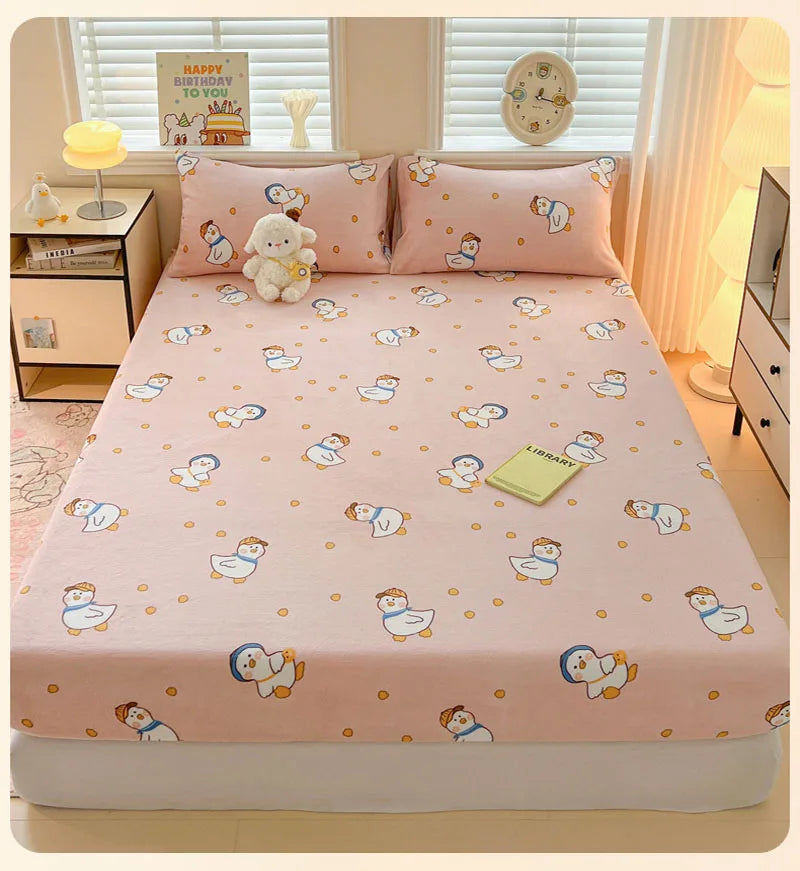 Milk Velvet Cartoon Printed Fitted Sheet – Plush Warm Mattress Protective Cover for Winter, Skin-Friendly Bed Cover for Dorm & Home