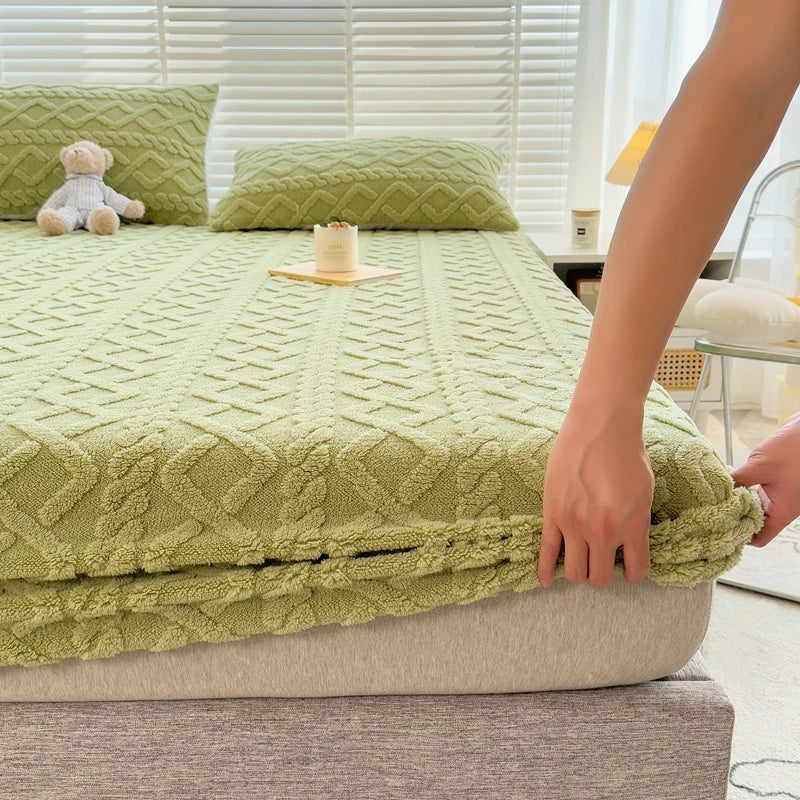 3D Embossed Velvet Bed Cover – Winter Warm Fitted Mattress Protector & Thickened Bedsheet