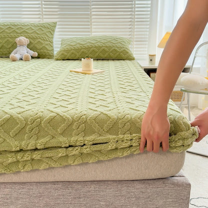 3D Embossed Velvet Bed Cover – Winter Warm Fitted Mattress Protector & Thickened Bedsheet