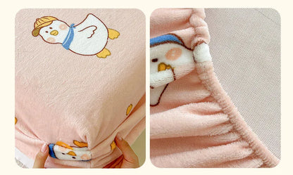 Milk Velvet Cartoon Printed Fitted Sheet – Plush Warm Mattress Protective Cover for Winter, Skin-Friendly Bed Cover for Dorm & Home