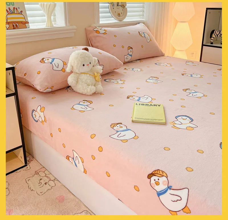 Milk Velvet Cartoon Printed Fitted Sheet – Plush Warm Mattress Protective Cover for Winter, Skin-Friendly Bed Cover for Dorm & Home