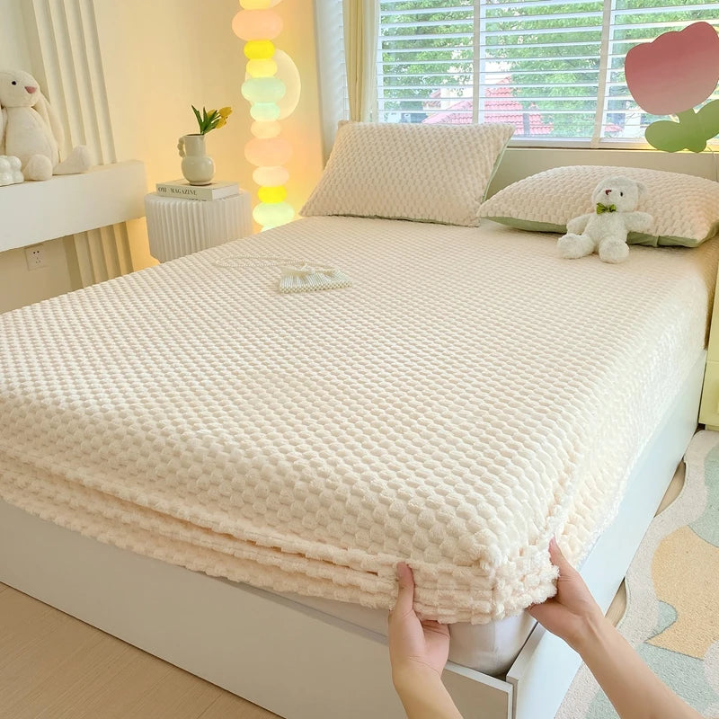 Warm Fitted Sheet Soft Velvet Bed Cover – Double Bedsheet Winter Mattress Protector Bed Linen (Pillowcase Sold Separately)