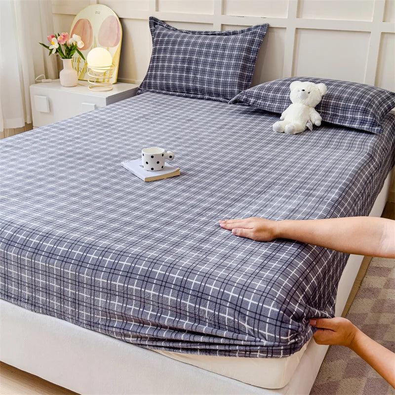 Milk Velvet Thickened Fitted Sheet – Soft Warm Winter Bedding Cow Print Dustproof Mattress Protector for Bedroom & Guest Room