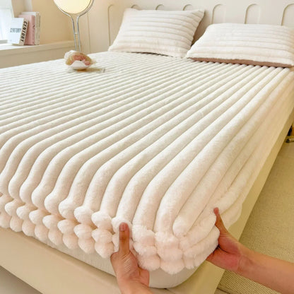Soft Warm Plush Mattress Protector Cover – Winter Couple Fitted Sheet, Black & White Plaid Elastic Bed Protection Pad