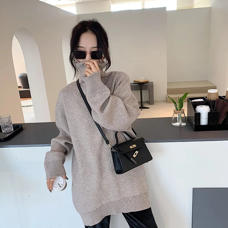 Style Women’s Shoulder Bag with Lock Closure – Trendy Embossed Crossbody Bag for Women