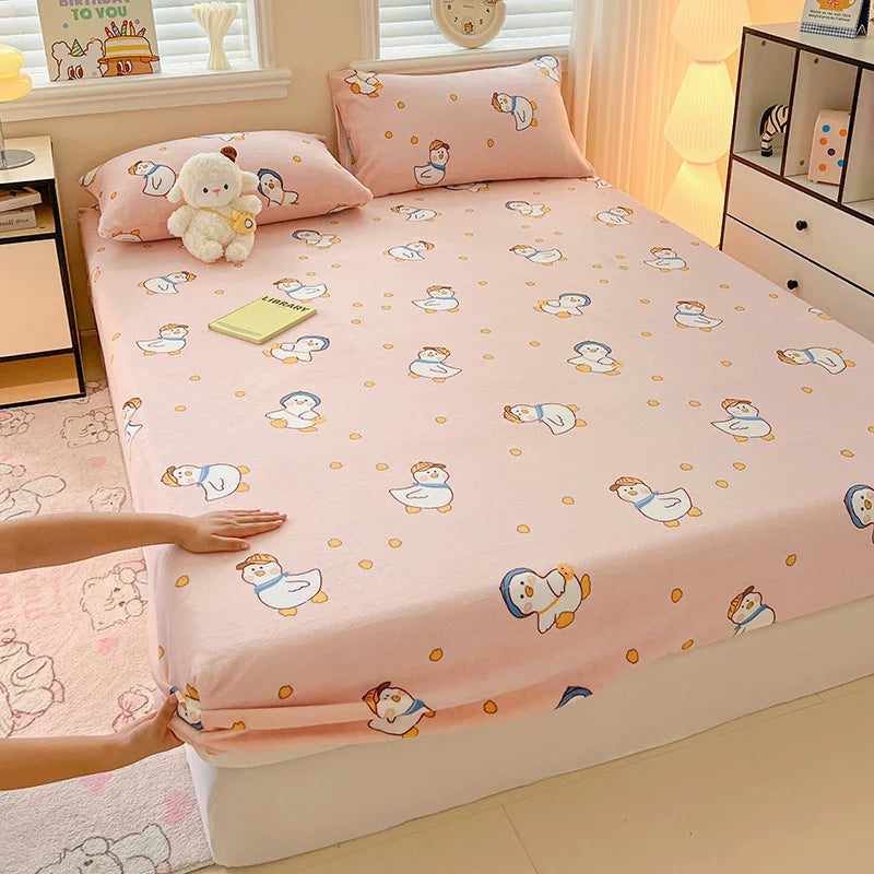 Milk Velvet Cartoon Printed Fitted Sheet – Plush Warm Mattress Protective Cover for Winter, Skin-Friendly Bed Cover for Dorm & Home