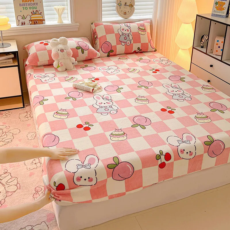 Milk Velvet Cartoon Printed Fitted Sheet – Plush Warm Mattress Protective Cover for Winter, Skin-Friendly Bed Cover for Dorm & Home