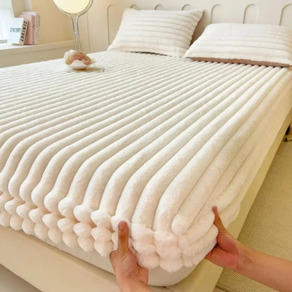Soft Warm Plush Mattress Protector Cover – Winter Couple Fitted Sheet, Black & White Plaid Elastic Bed Protection Pad