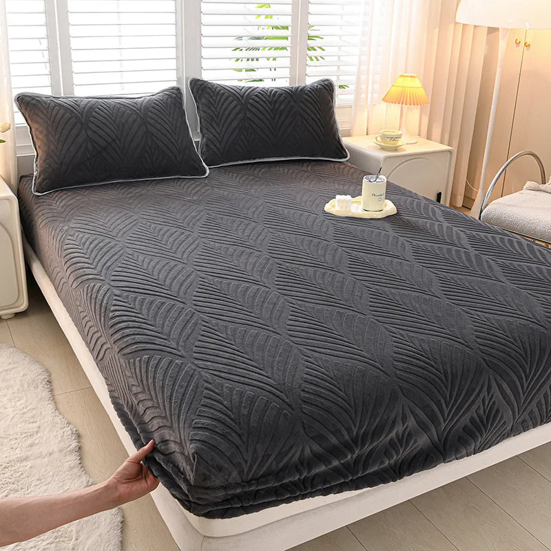 Luxury Carved Milk Velvet Fitted Sheet – Ultra Soft Thickened Mattress Protector for Winter