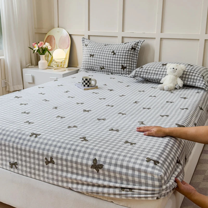 Milk Velvet Thickened Fitted Sheet – Soft Warm Winter Bedding Cow Print Dustproof Mattress Protector for Bedroom & Guest Room