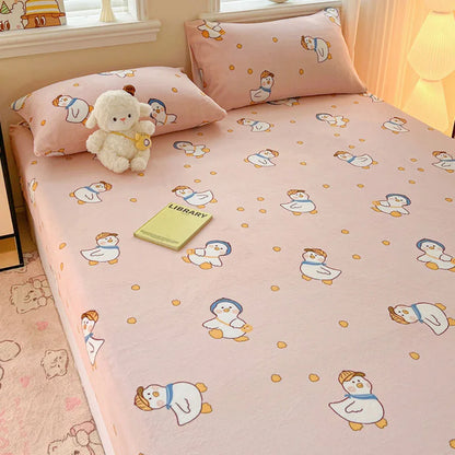 Milk Velvet Cartoon Printed Fitted Sheet – Plush Warm Mattress Protective Cover for Winter, Skin-Friendly Bed Cover for Dorm & Home
