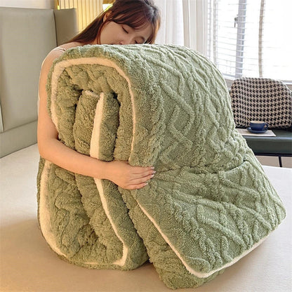 Super Thick Winter Warm Blanket – Artificial Lamb Cashmere Weighted Quilt Comforter for Bed