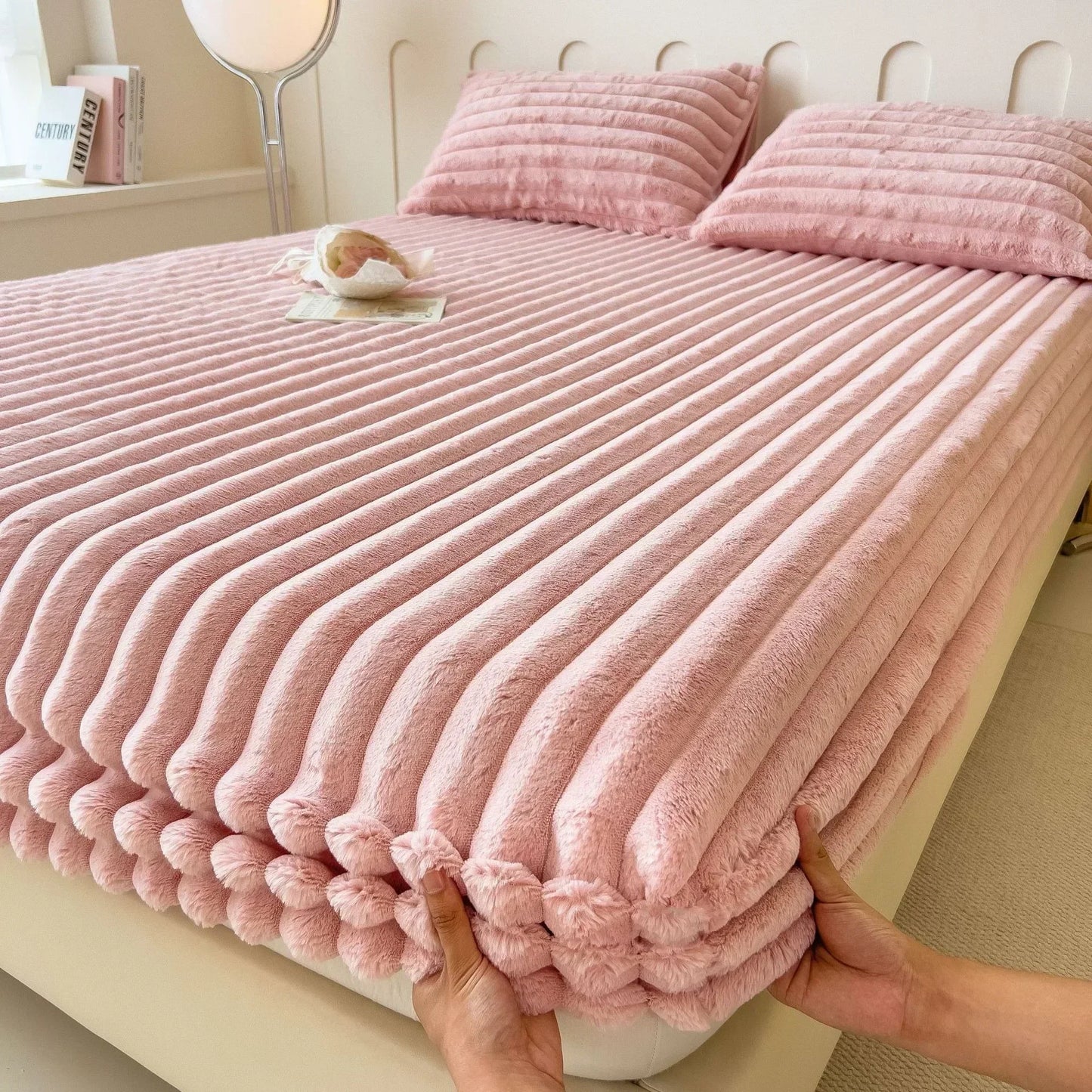 Soft Warm Plush Mattress Protector Cover – Winter Couple Fitted Sheet, Black & White Plaid Elastic Bed Protection Pad