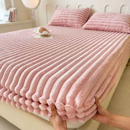 Soft Warm Plush Mattress Protector Cover – Winter Couple Fitted Sheet, Black & White Plaid Elastic Bed Protection Pad