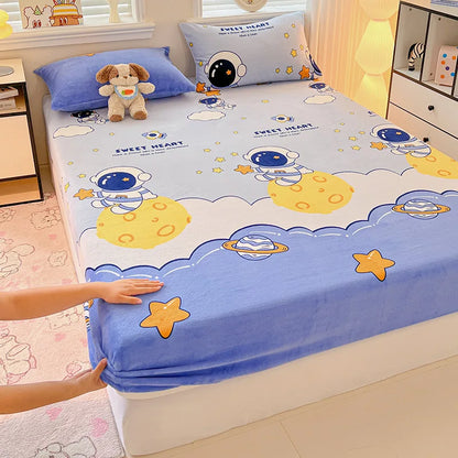 Milk Velvet Cartoon Printed Fitted Sheet – Plush Warm Mattress Protective Cover for Winter, Skin-Friendly Bed Cover for Dorm & Home