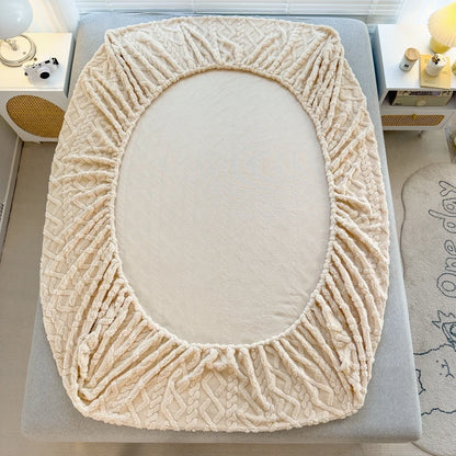 3D Embossed Velvet Bed Cover – Winter Warm Fitted Mattress Protector & Thickened Bedsheet