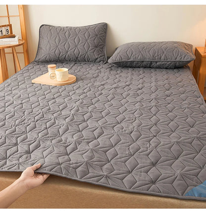 Waterproof Mattress Topper | Quilted Protector Pad | Elastic Band Fitted Bedspread | Winter Mattress Cover for Single & Double Beds (140/160 cm)