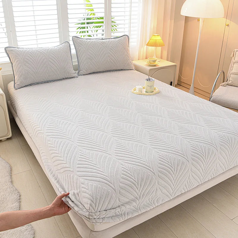 Luxury Carved Milk Velvet Fitted Sheet – Ultra Soft Thickened Mattress Protector for Winter