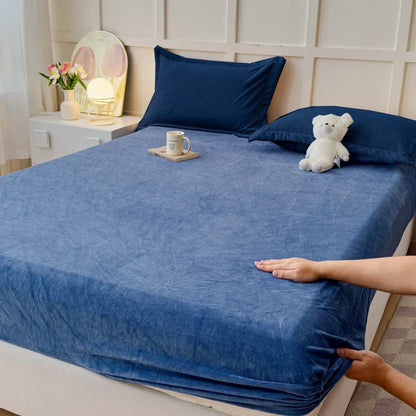 Milk Velvet Thickened Fitted Sheet – Soft Warm Winter Bedding Cow Print Dustproof Mattress Protector for Bedroom & Guest Room